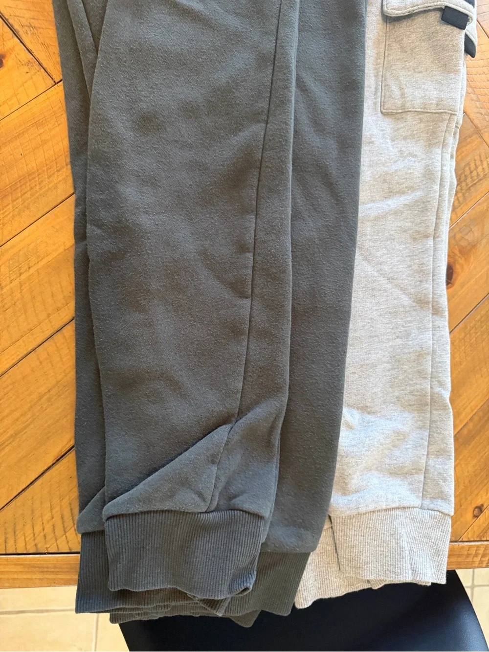 Hurley Kids Size 14/16 Sweatpants Set in Black (2) and Light Gray (1)